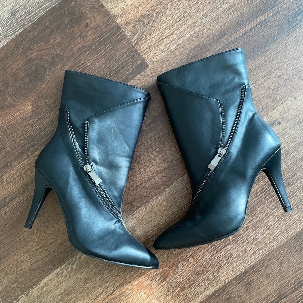 Mackin J Black Zipper Heeled Boots Size 7